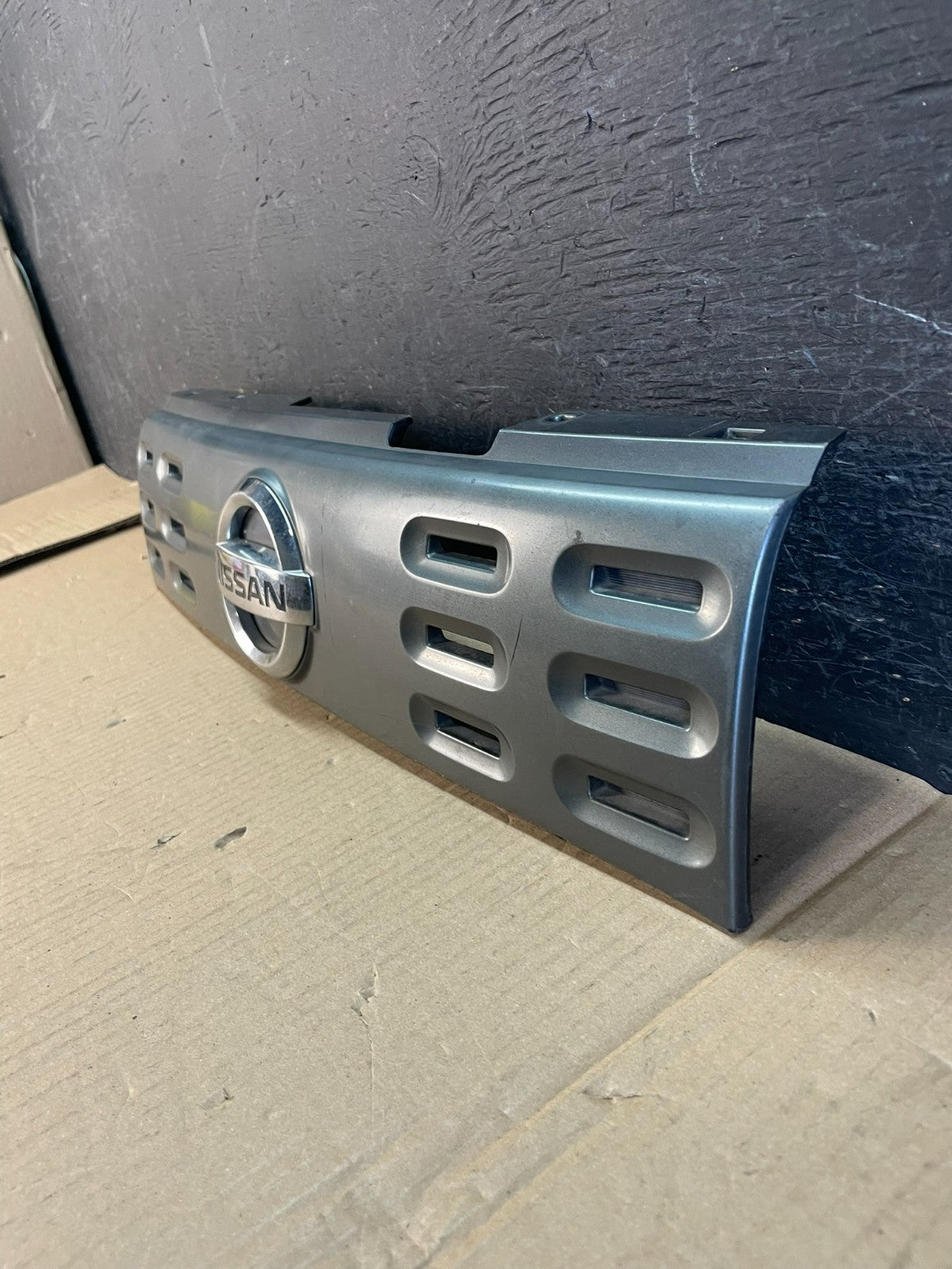 2009 to 2014 Nissan Cube Front Upper Grill Grille AE3690 DG1
