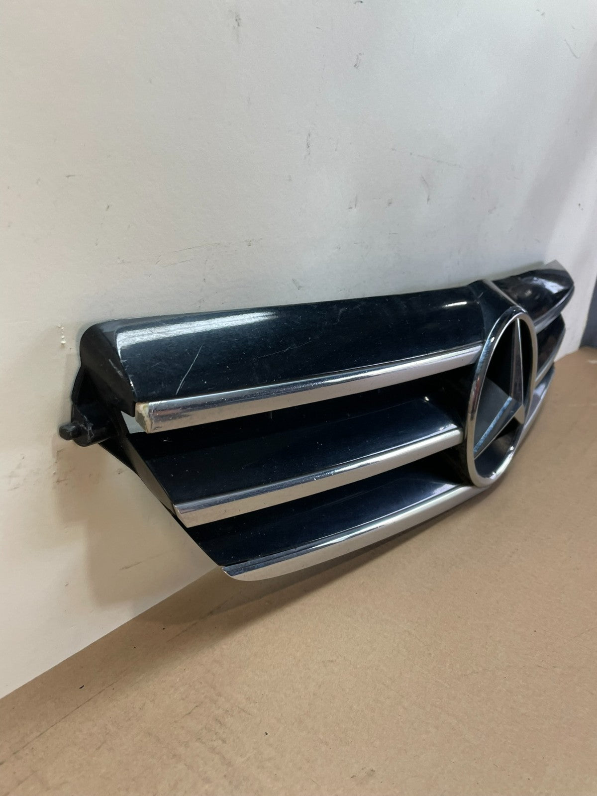 2003-2009 Mercedes Clk-Class W209 CLK550 CLK55 Front Upper Grill Grille AI39052