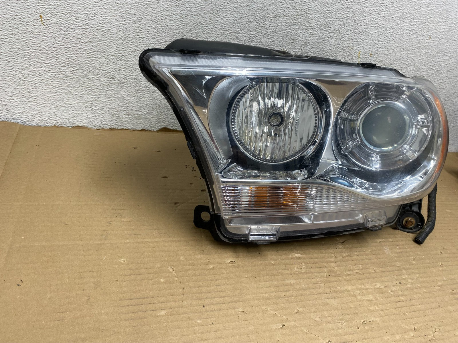 2011 to 2013 Dodge Durango Left Driver LH Xenon Headlight AG9344 DW1