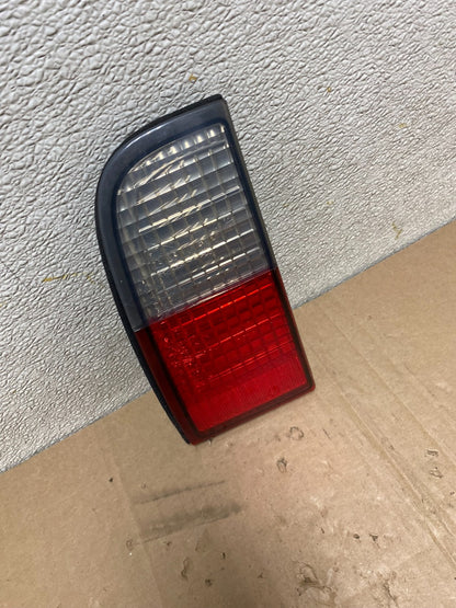 2003 2004 2005 2006 Lincoln Ls Right Passenger RH Inner Tail Light Oem T8252 DW2
