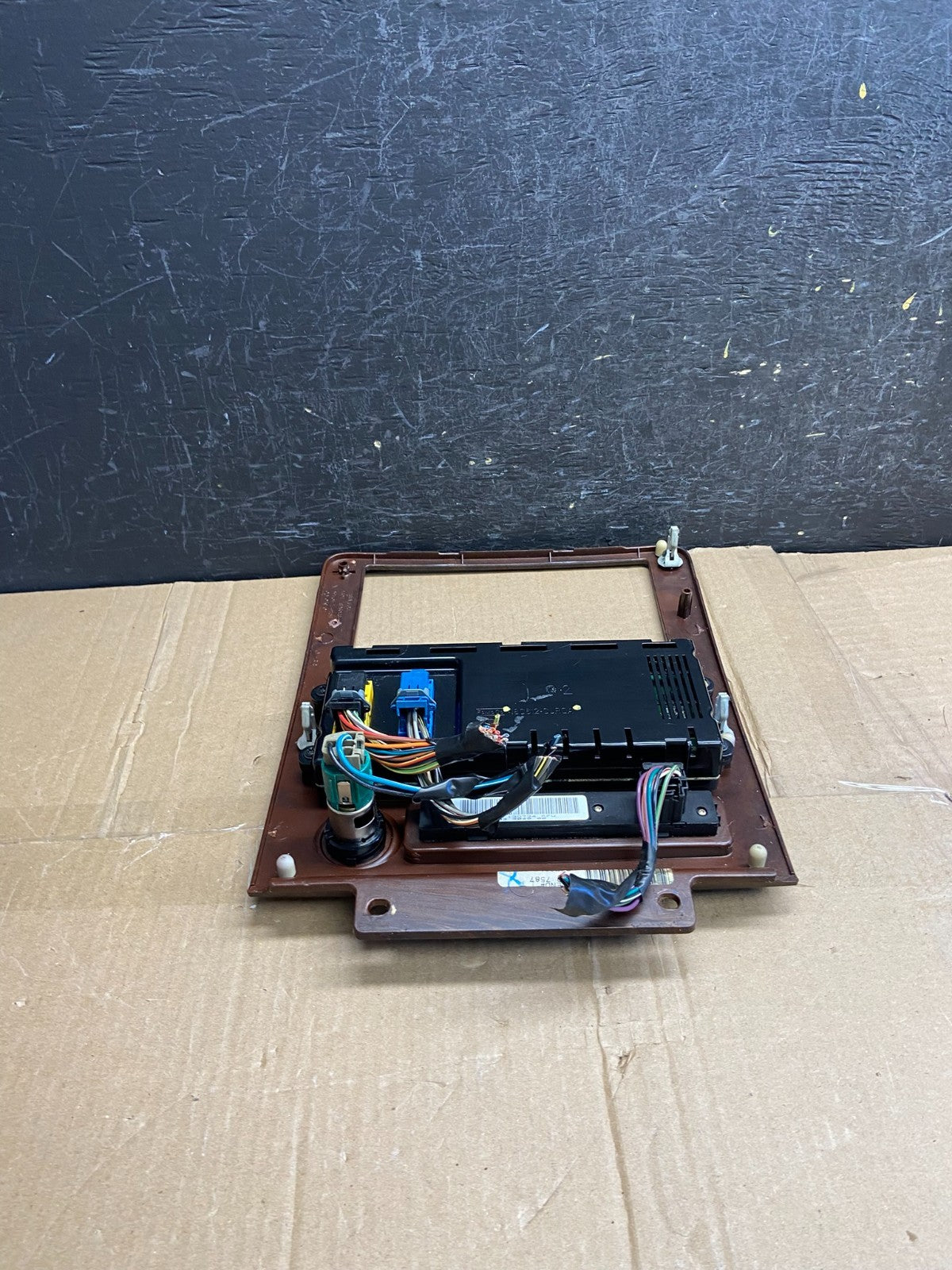 2005 to 2007 Ford Five Hundred Radio Climate Dash Bezel Surround AF2762 DG4