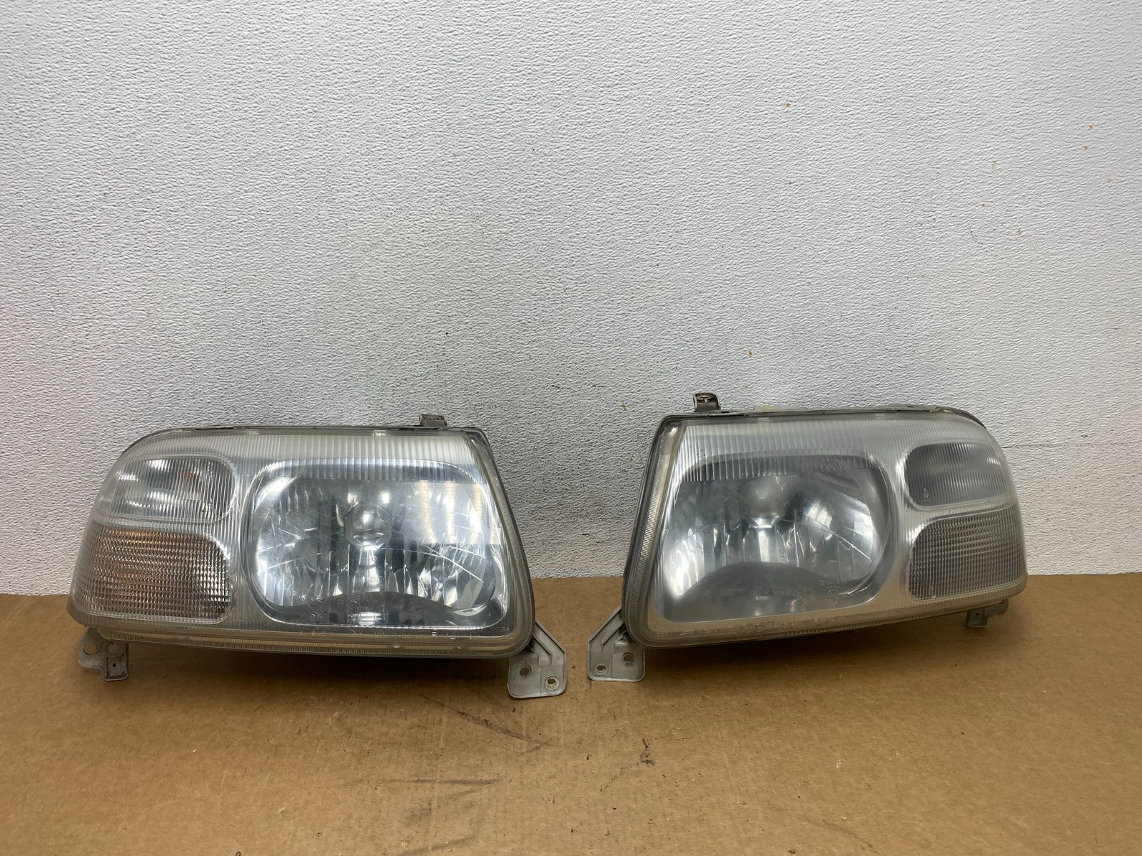 1999-2005 Suzuki Grand Vitara Left+Right Side Set Halogen Headlights AD6252 DW0