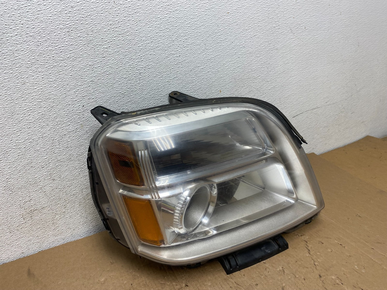 2010 to 2015 GMC Terrain Halogen Passenger Right Rh Side Headlight AD8090 DW2