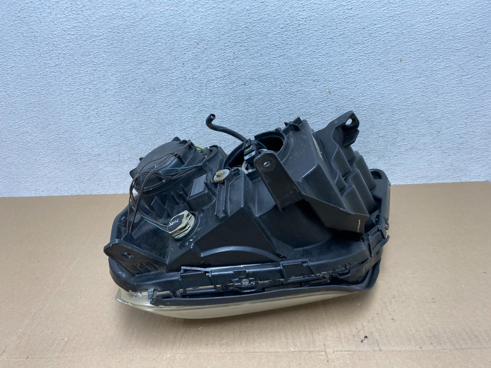 2010 to 2015 GMC Terrain Halogen Passenger Right Rh Side Headlight AE6638 DW5