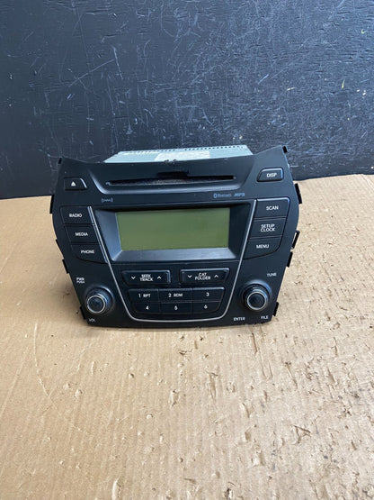 2013 to 2014 Hyundai Santa Fe AM/FM Radio CD Player AE4334 DW0