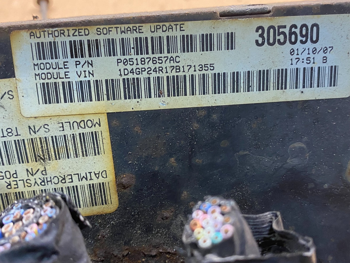 2005 Chrysler Caravan 3.3L Engine Control Unit ECU P05187657AC AE6287 DW2