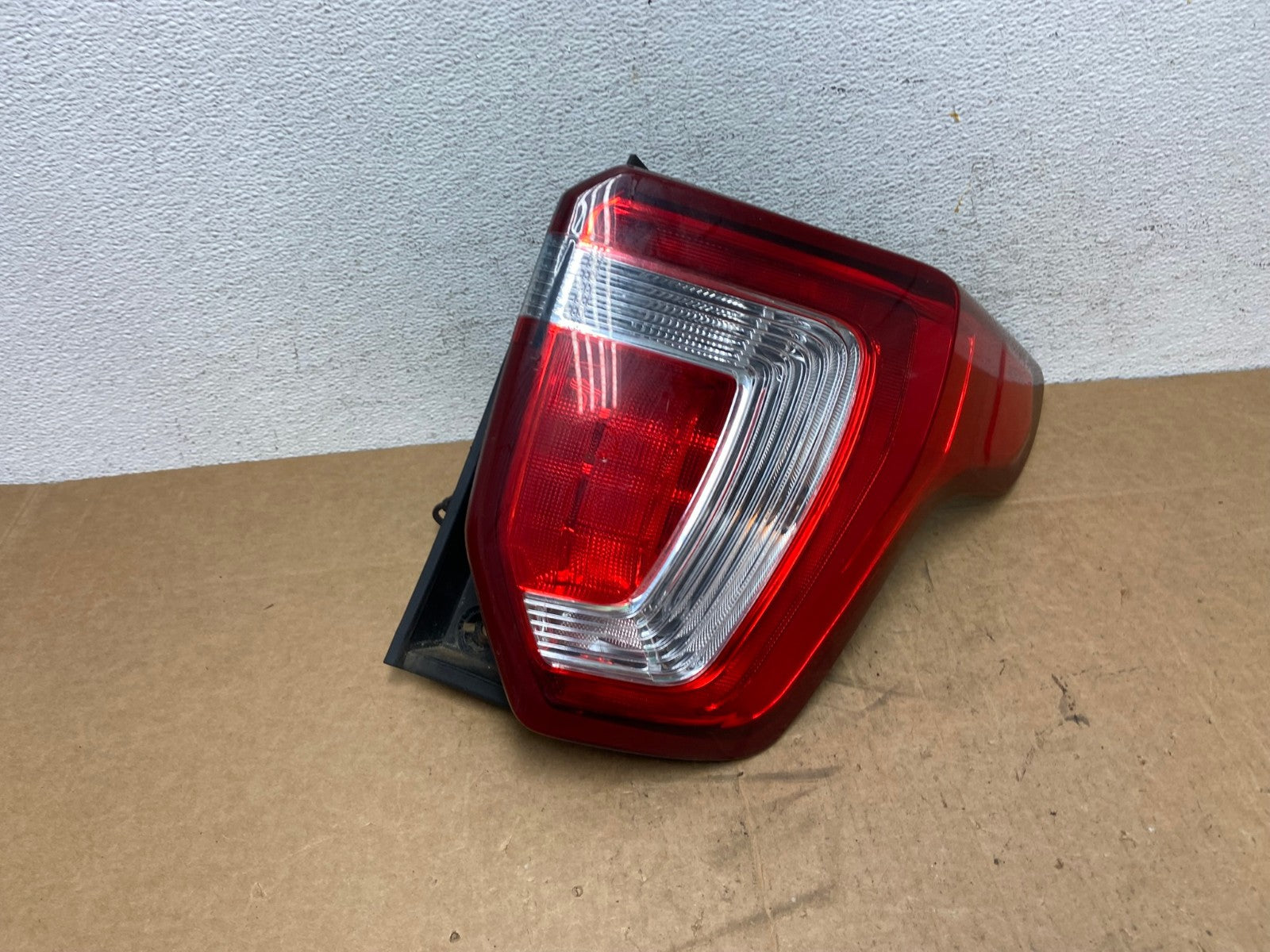 2016 -2019 Ford Explorer Right Passenger Side Rh Tail light AD6242 LK0