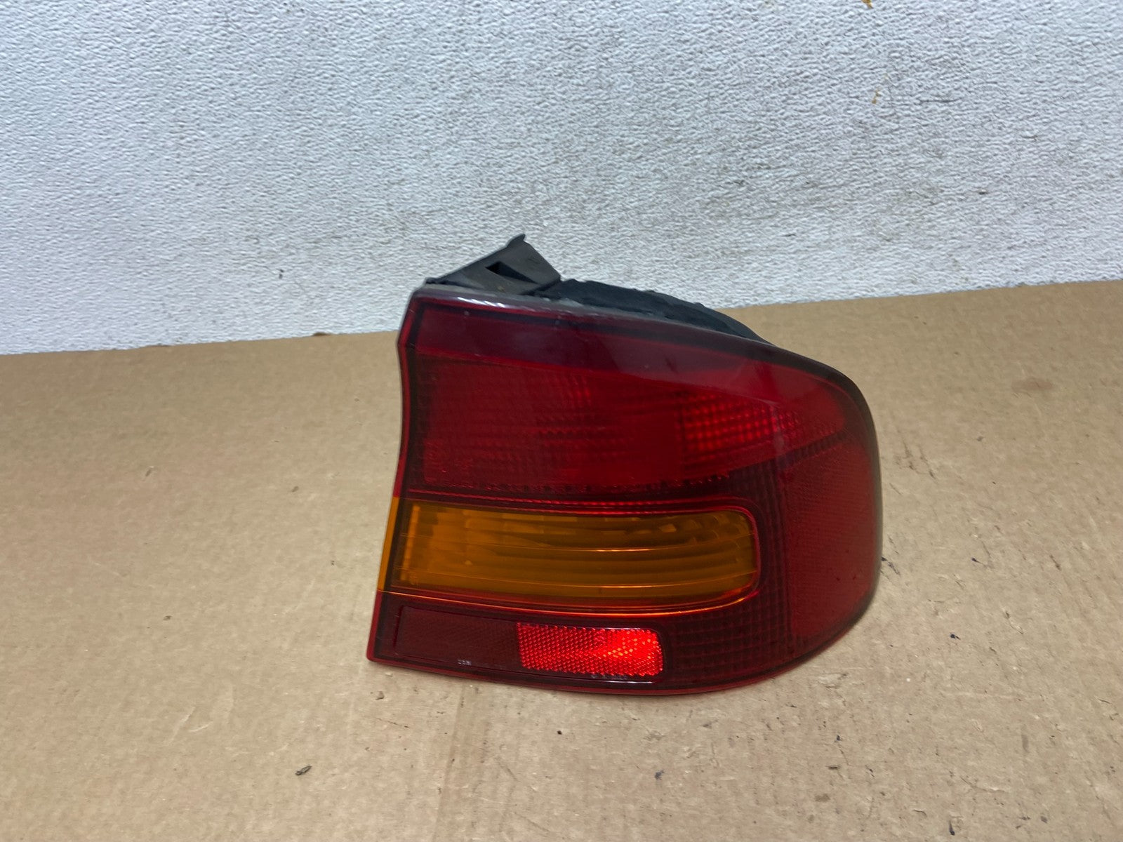 2000 to 2004 Subaru Legacy Right Passenger Rh Side Tail Light AF9702 DW0