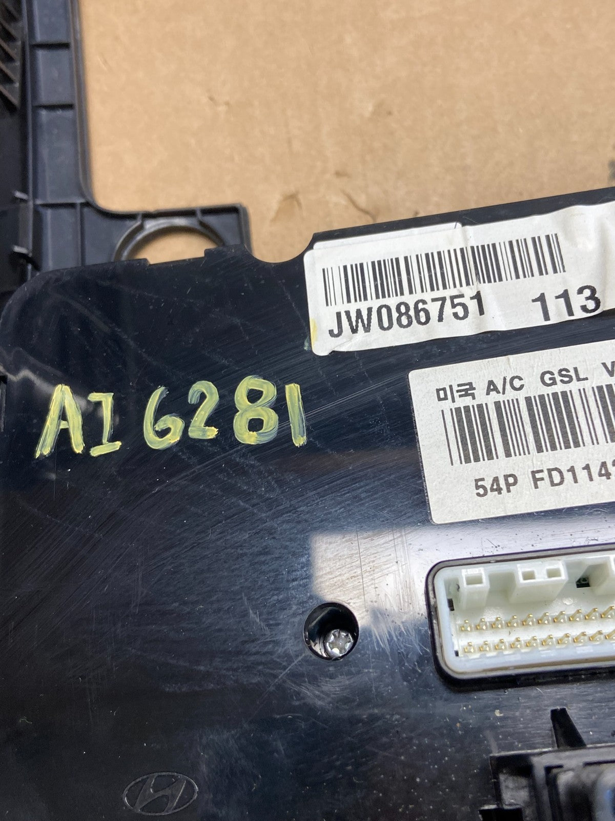 2009-2012 Hyundai Elantra Touring Wagon Front Radio Climate Control Bezel AI62816