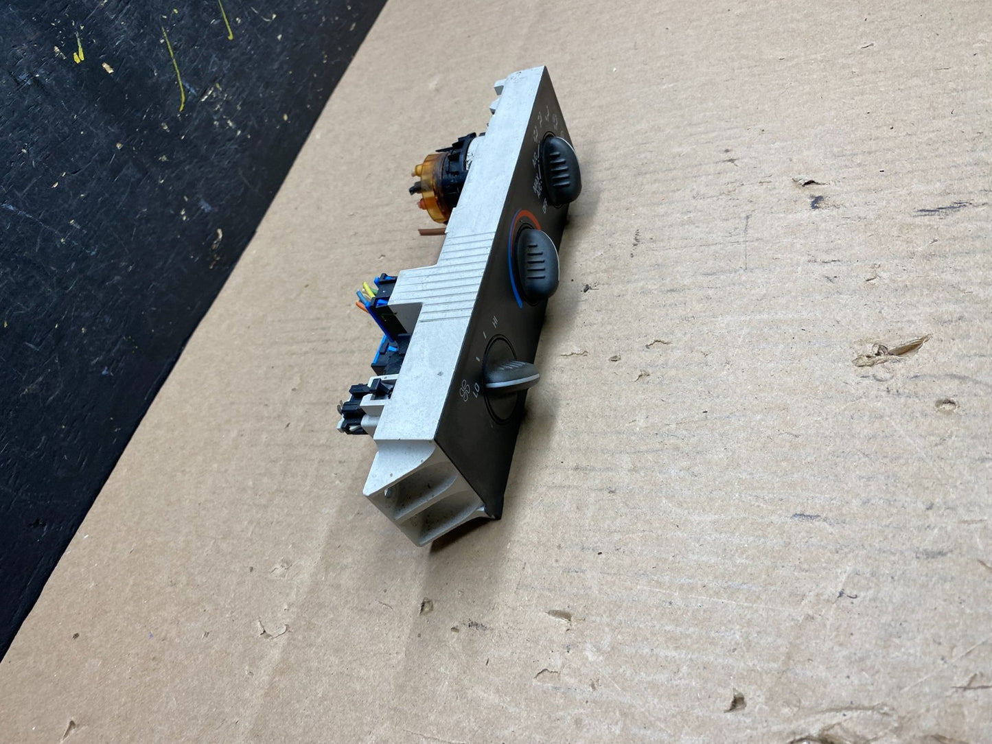 2001 - 2007 Chevy Express 1500 Climate Control A/C  Panel T4493 DG2