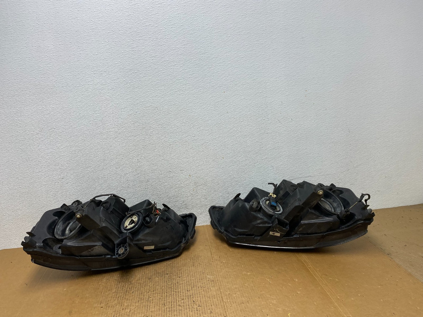 2008 to 2016 Chrysler Town and Country Left+Right Side Headlights AE1219 DW9