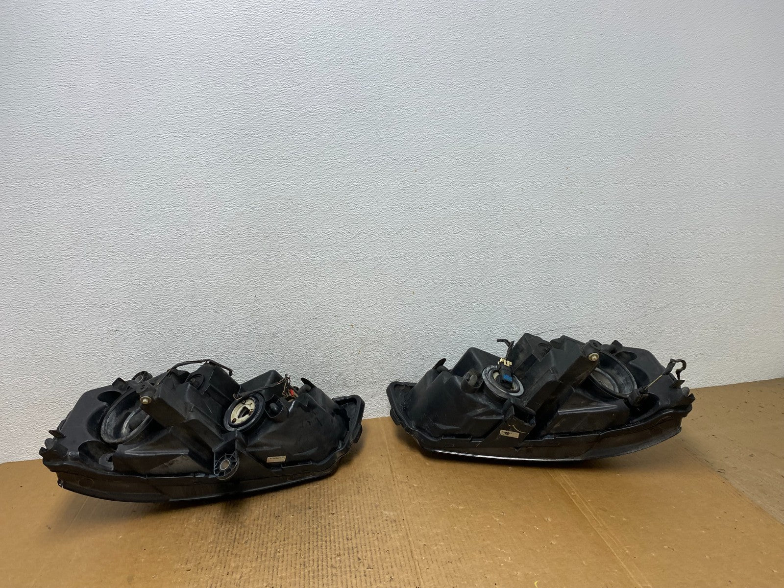 2008 to 2016 Chrysler Town and Country Left+Right Side Headlights AE1219 DW9