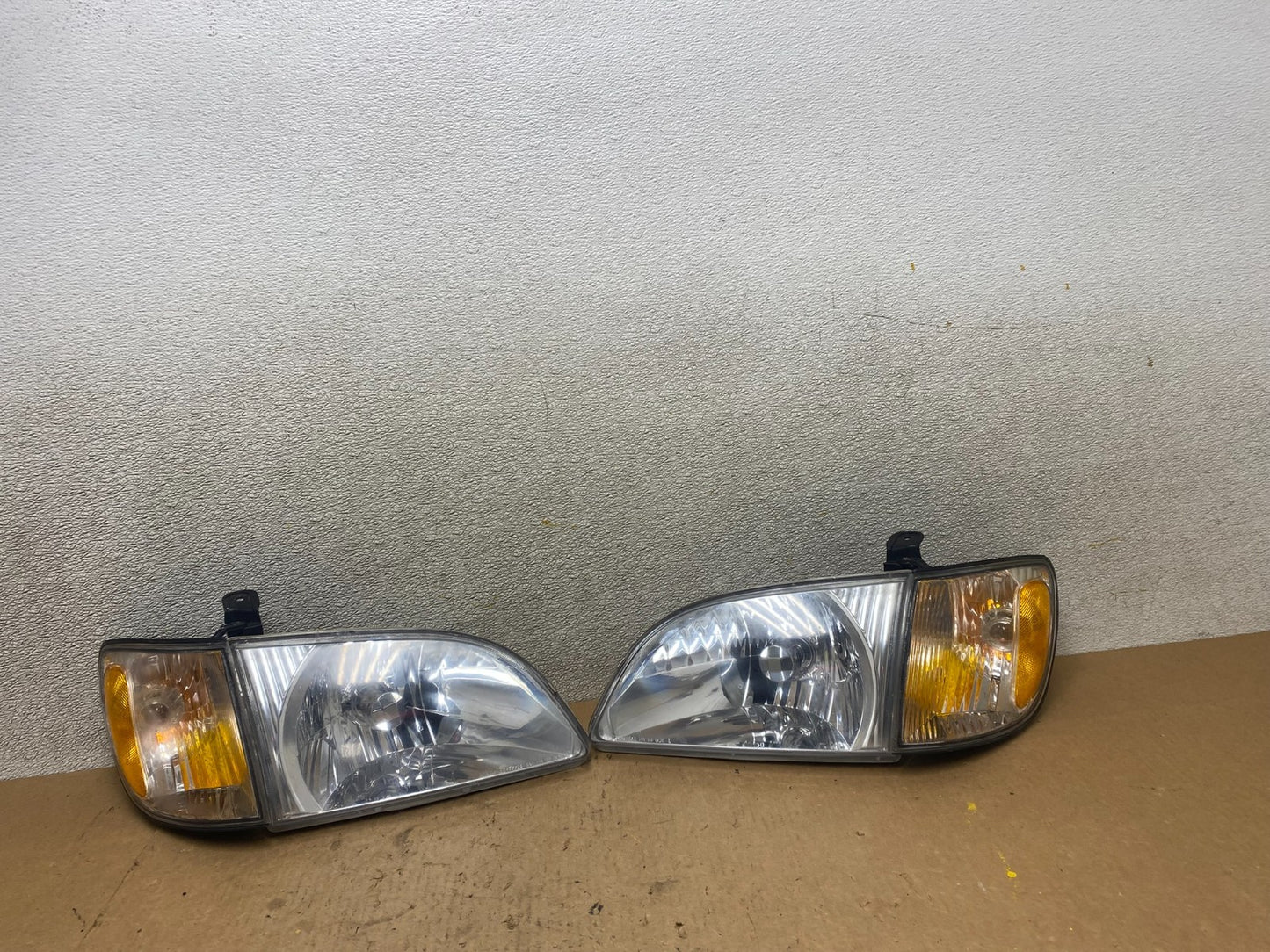 2001 2002 2003 Toyota Sienna Left+Right Side Set Headlights Halogen Z7915 DW0