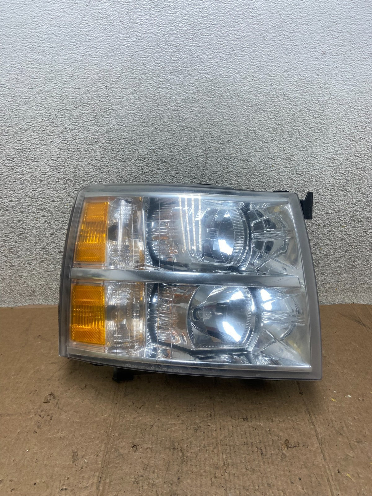 2007 to 2014 Chevrolet Silverado Right Passenger RH Side Headlight AA5116 DW0