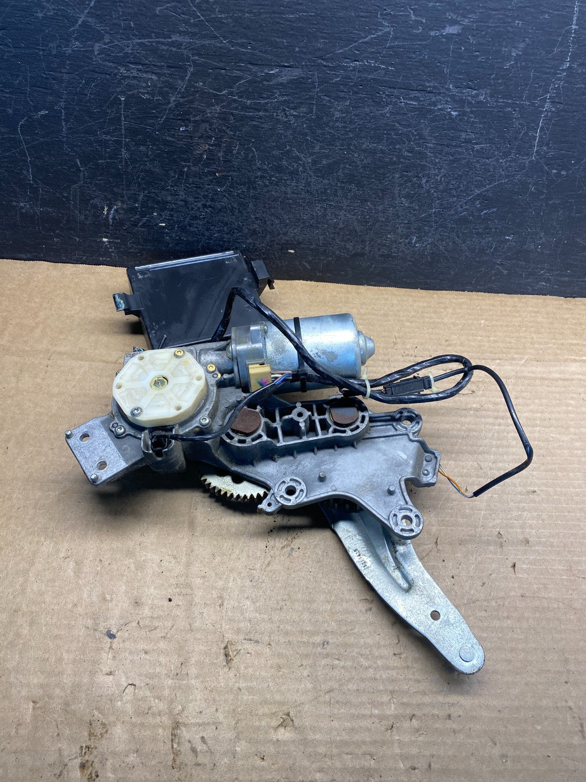 2009 to 2016 GMC Acadia Rear Trunk Liftgate Power Motor Actuator ad9840 DG0