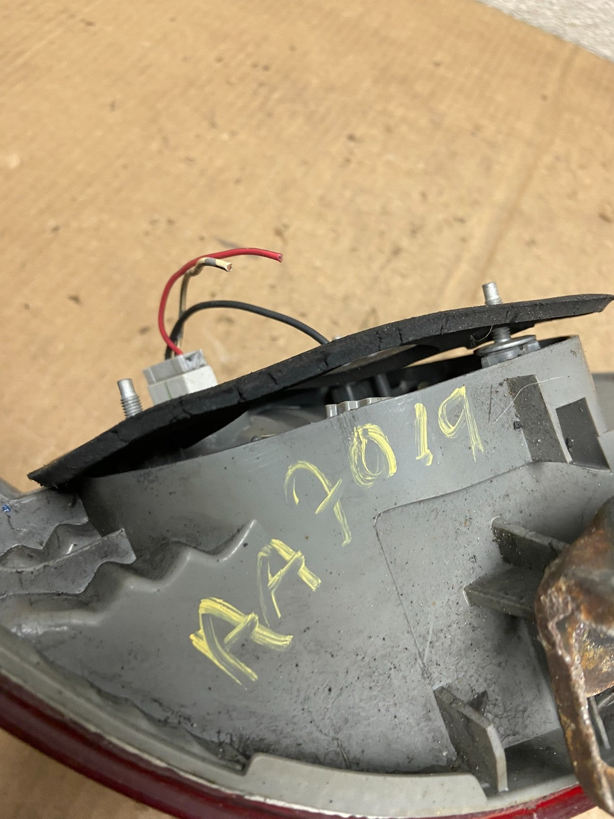 2005 Honda Accord Right Passenger Rh Side Tail Light Oem AA7019 LK7