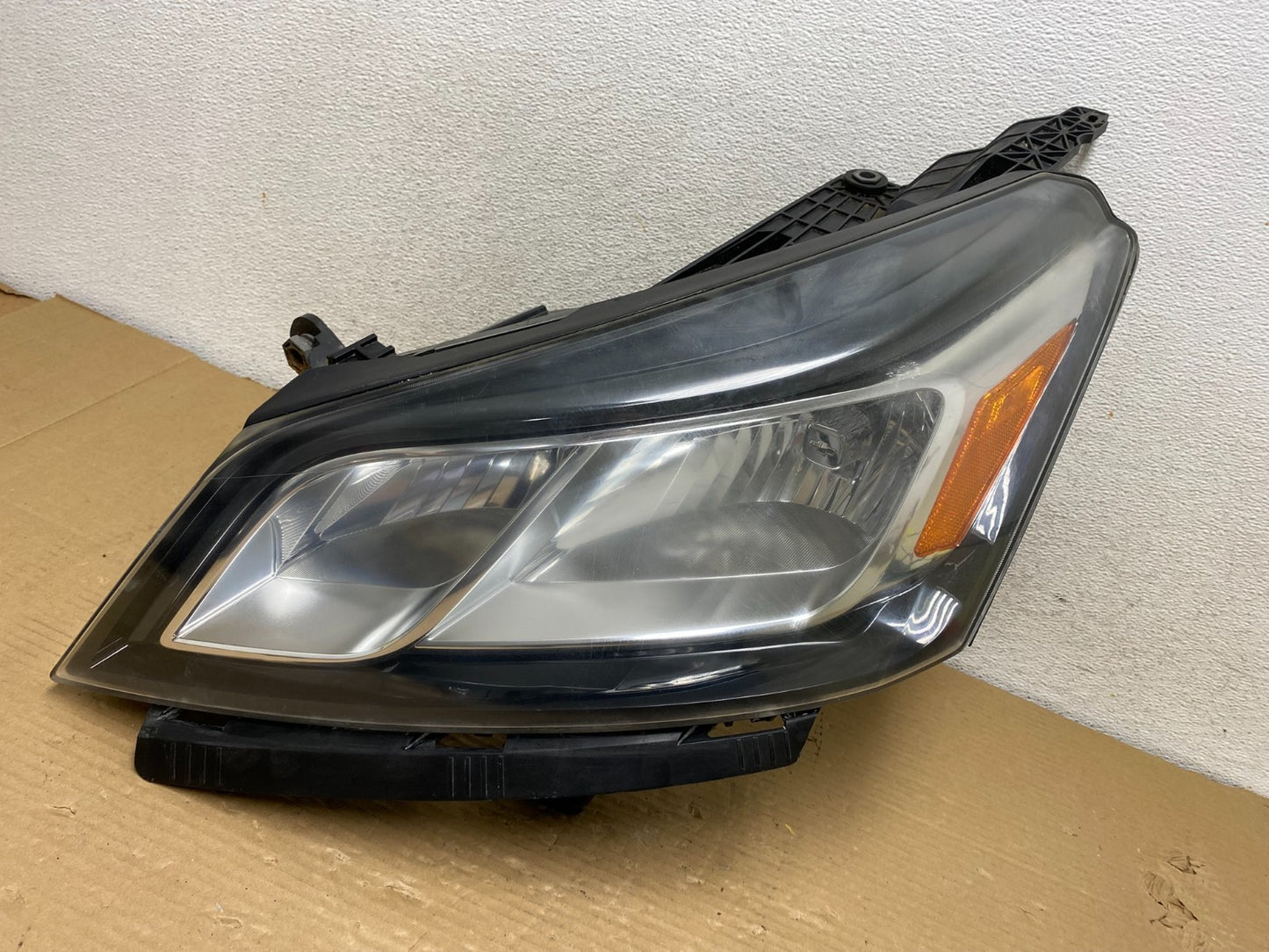 2013-2017 Chevrolet Traverse Left Driver LH Side Headlight Halogen AH0561 DW0