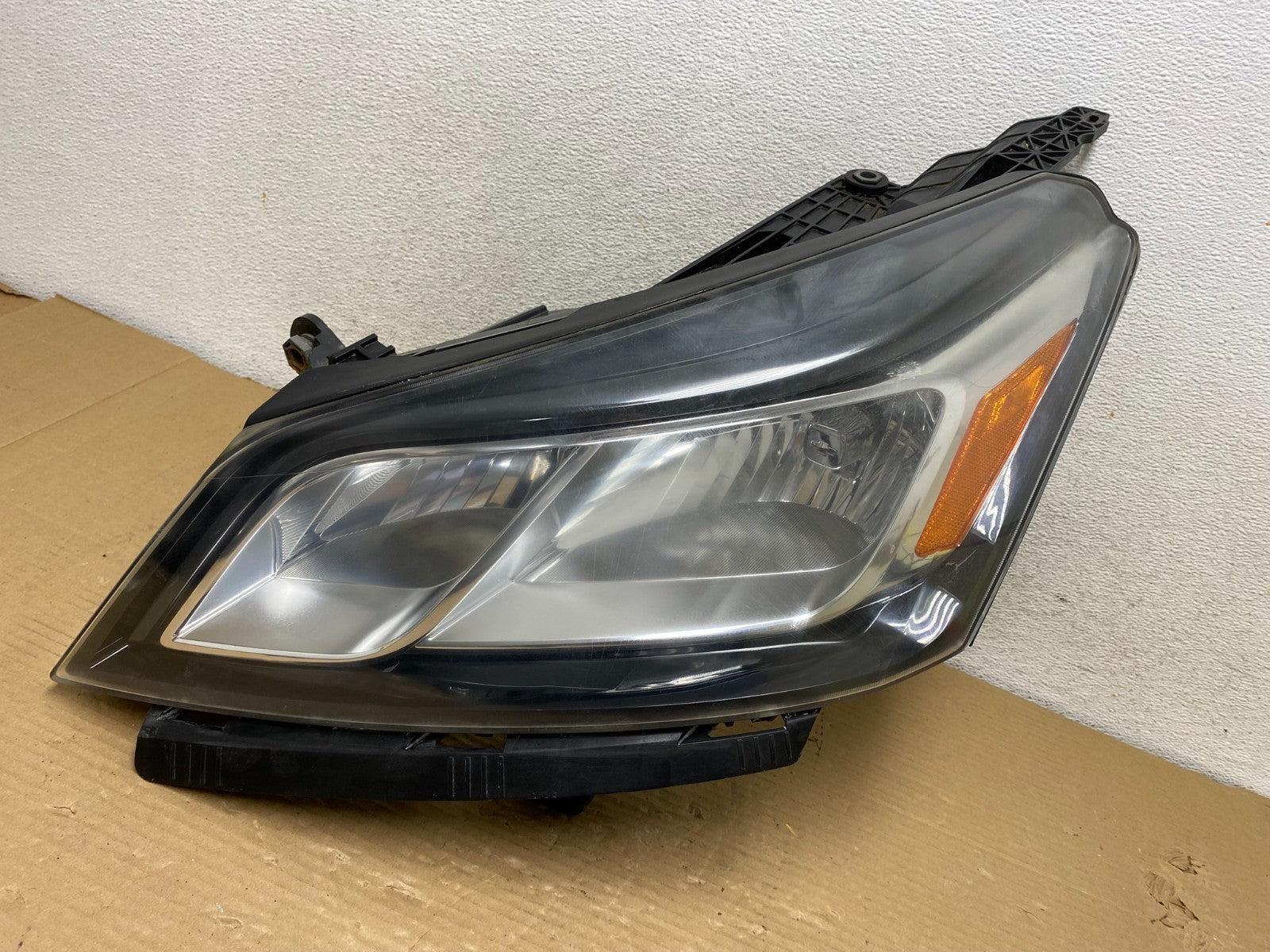 2013-2017 Chevrolet Traverse Left Driver LH Side Headlight Halogen AH0561 DW0