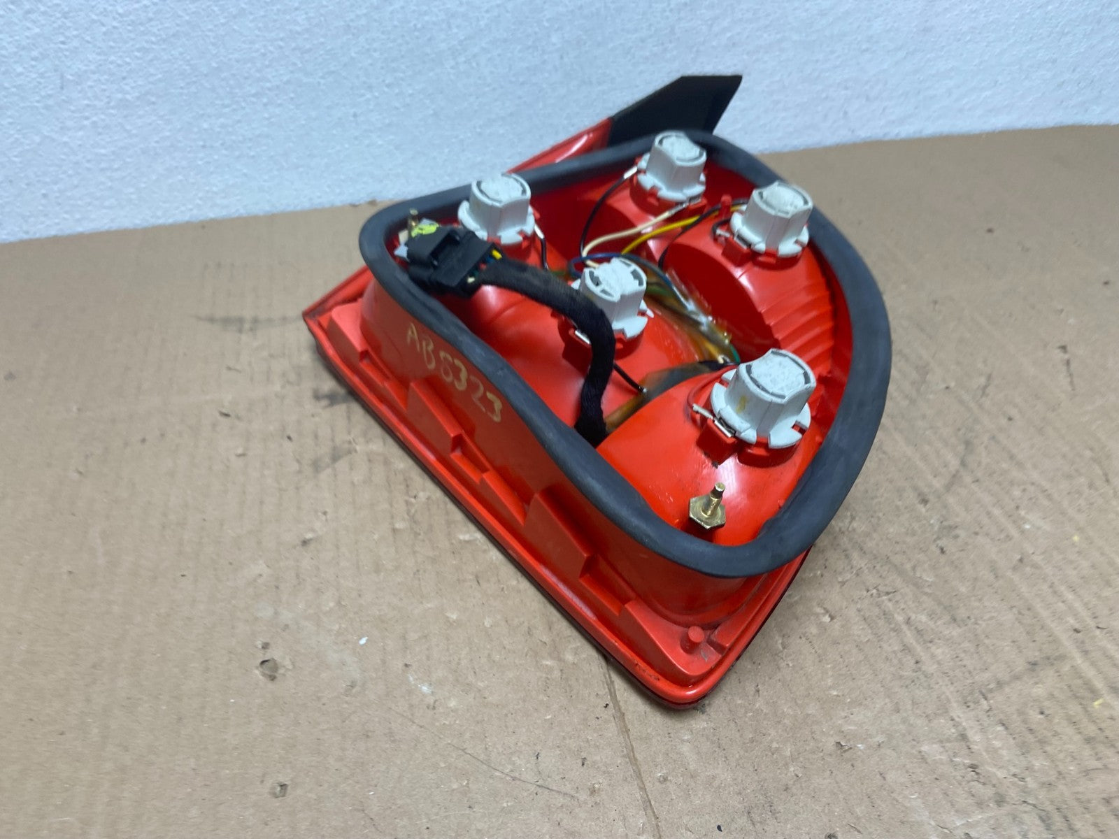 1998-2002 Maserati 3200 4200 GT Left Driver LH Tail Light ab8323 DG5