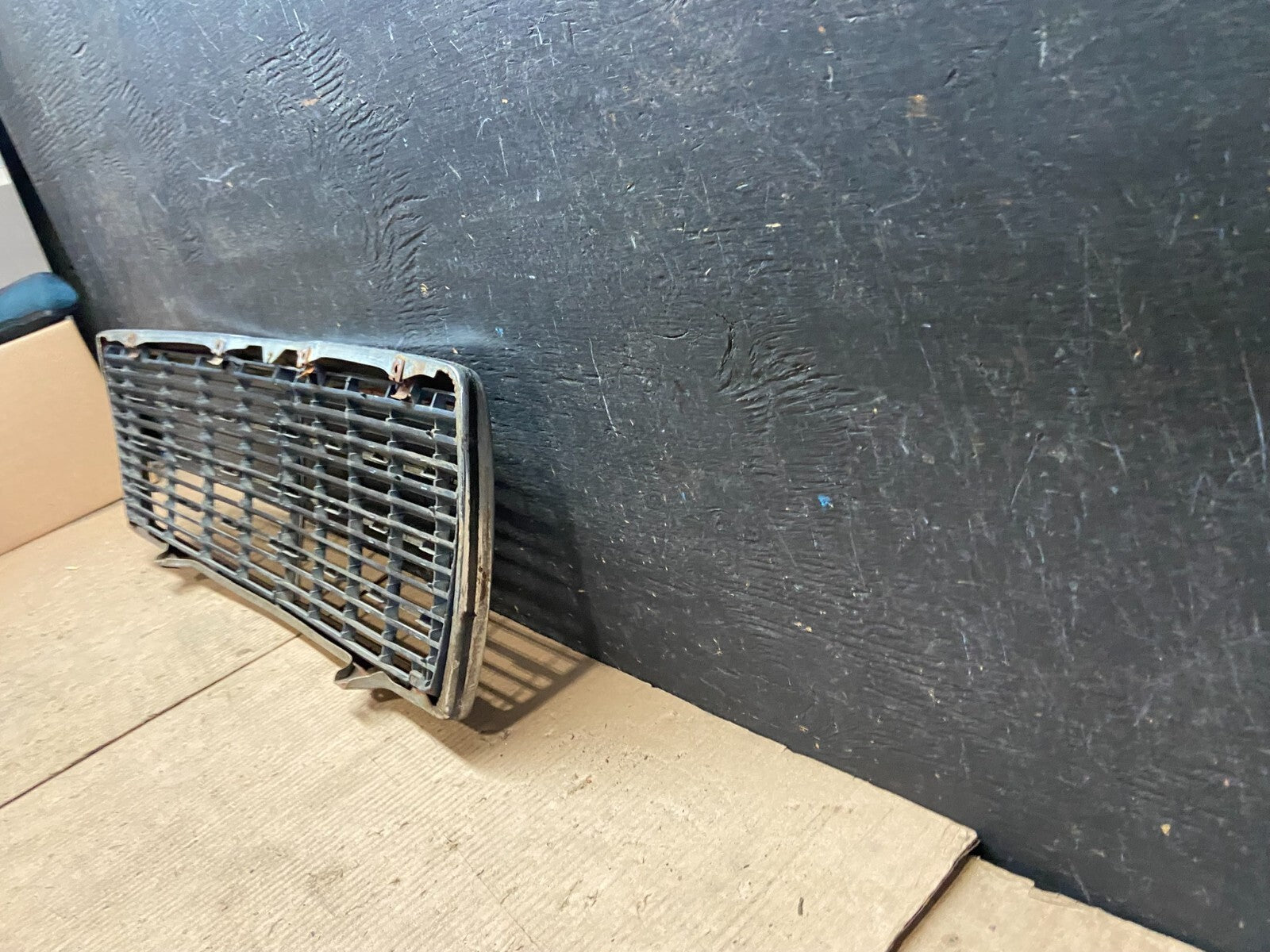1994 to 1999 Mercedes-Benz W140 S600 S500 S320 Front Upper Grille OEM N92176