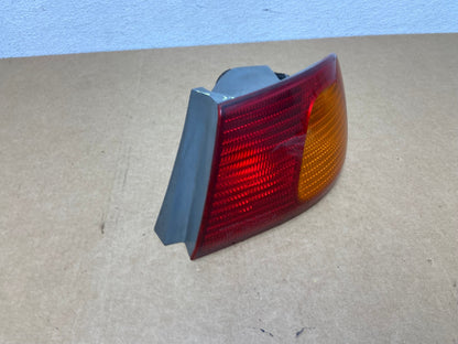 1998 1999 2000 Toyota Corolla Right Passenger Side Tail light OEM AC1693 LK2