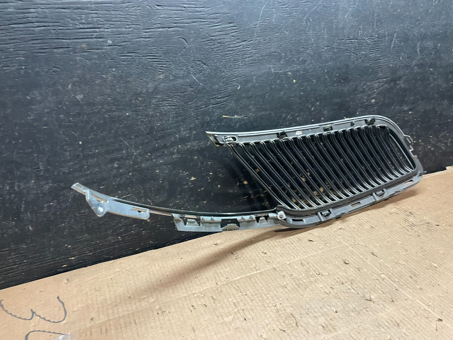 2013 to 2016 Lincoln MKT Left Driver LH Side Front Grill Grille OEM Y6450 DG5