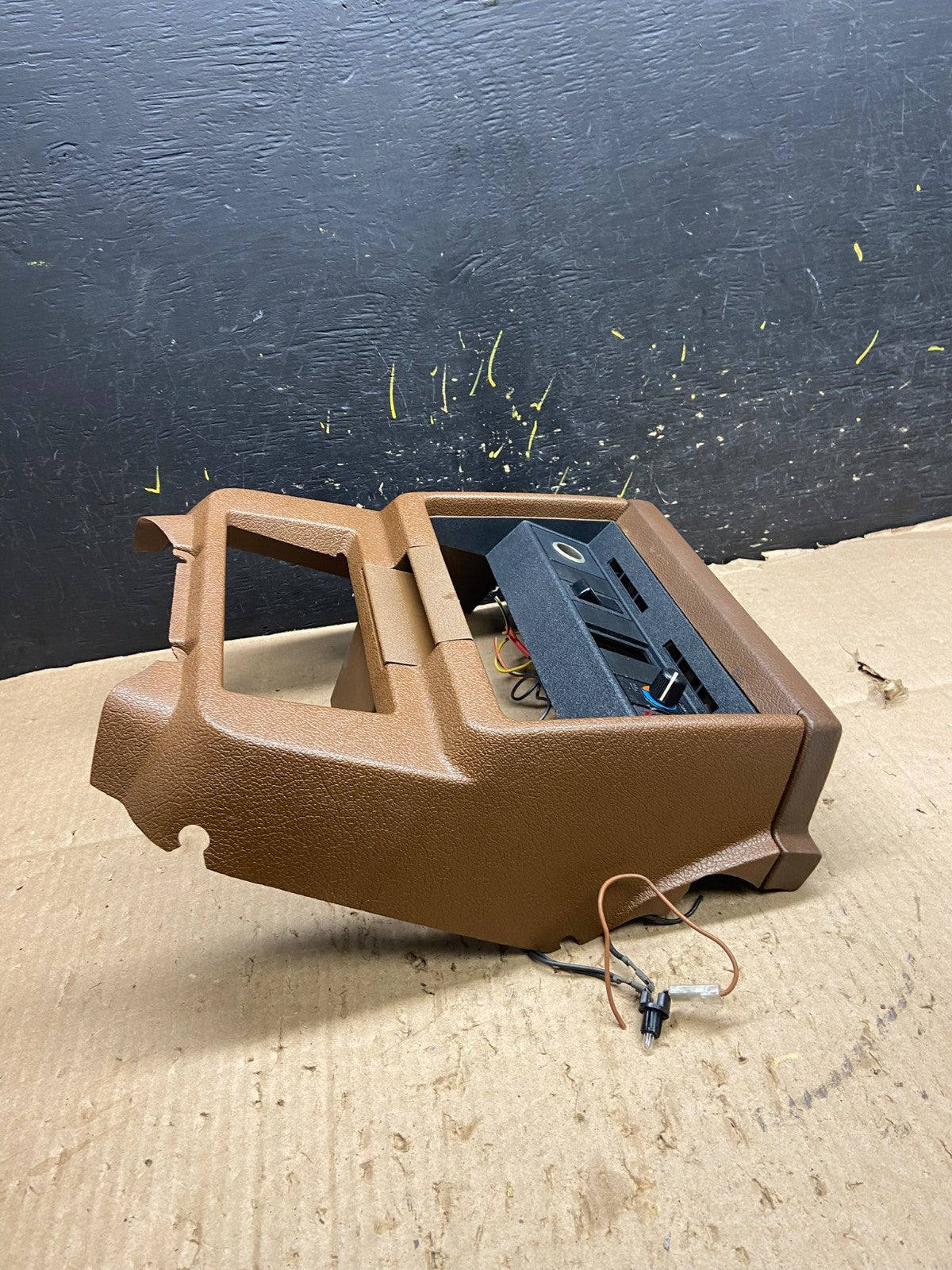 1986 to 1990 Volvo 244 Center Dash Panel Y5518 PS2