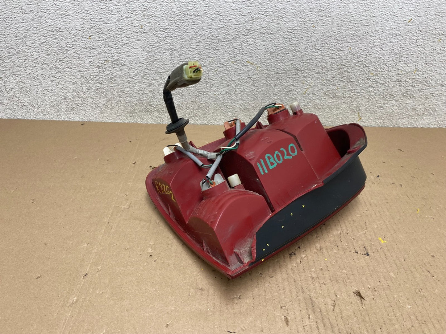 2002 Kia Sedona Right Passenger RH Side Tail Light Oem r8262 DG4