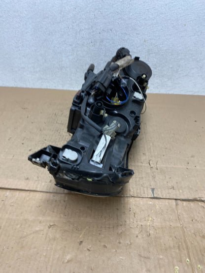 2005 to 2007 Volvo XC70 V70 Passenger Right Passenger RH Headlight AE6603 DW9