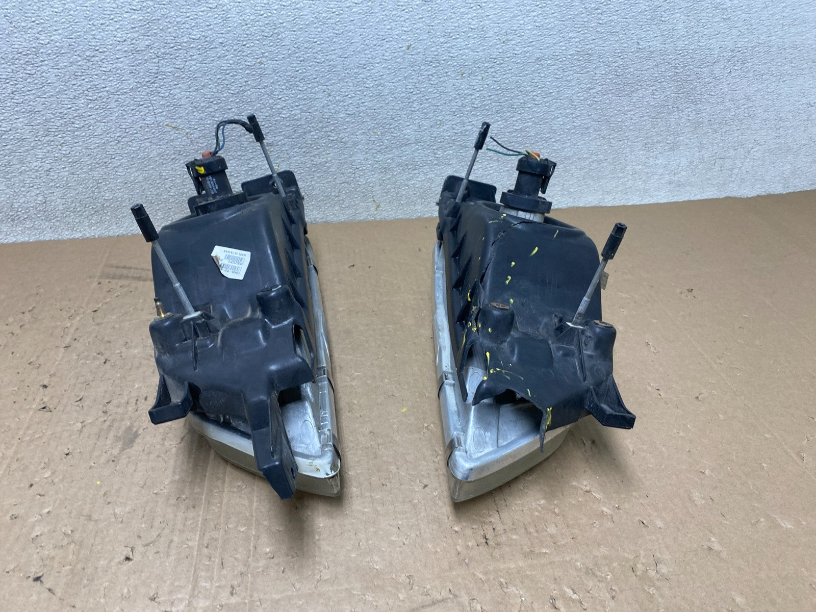 1997 - 1999 Nissan Maxima Left+Right Side Headlights Halogen OEM U0459 DW13