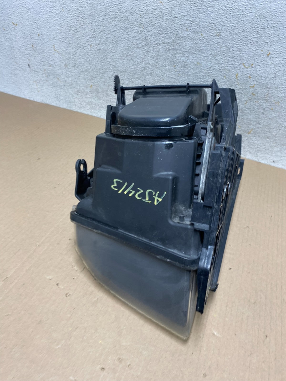 2008-2012 Land Rover LR2 Right Passenger RH Side Xenon Headlight AJ2413 DW8