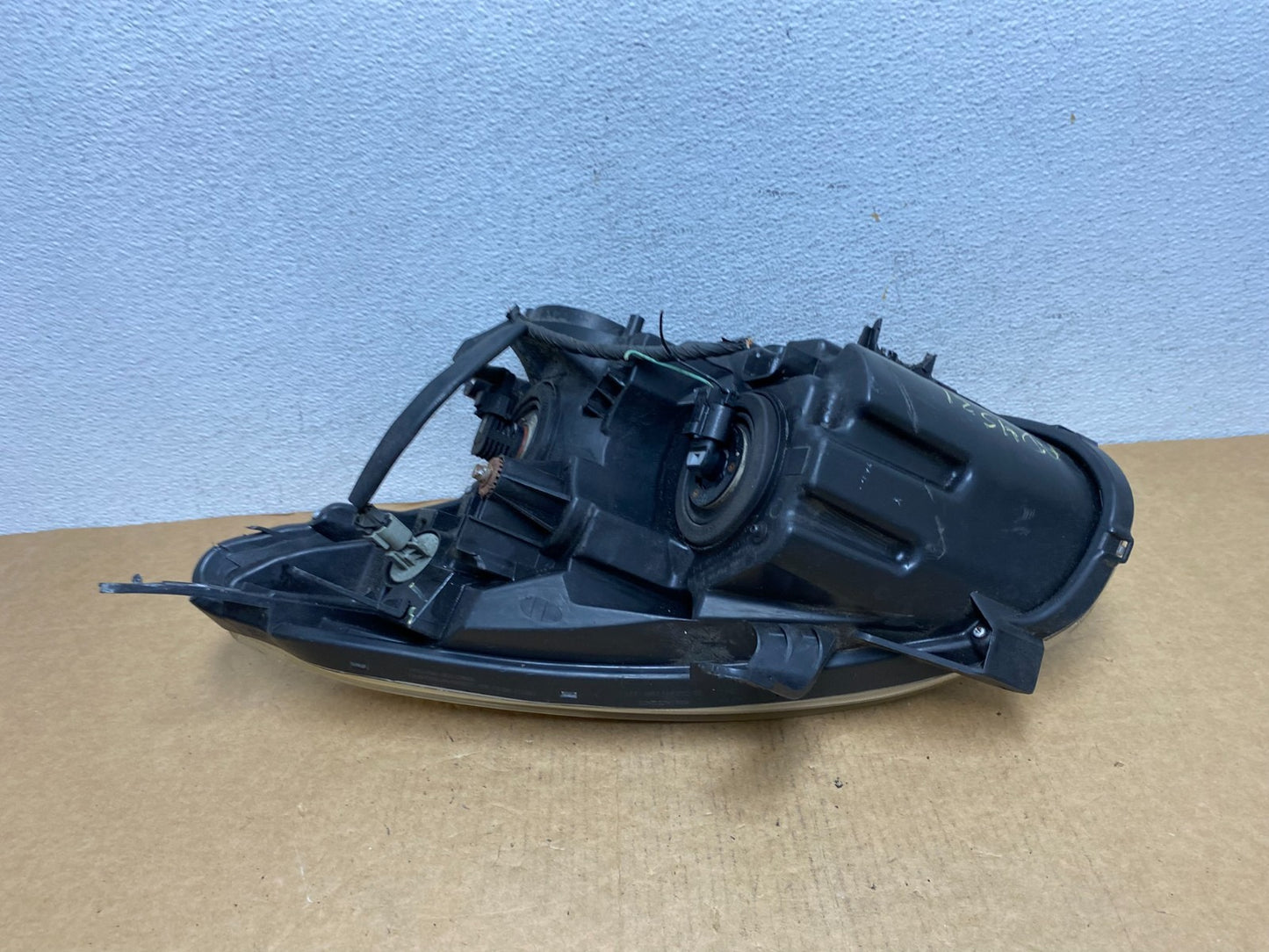 2009-2013 Nissan Rogue Right Passenger Halogen Headlight AD4521 DW12