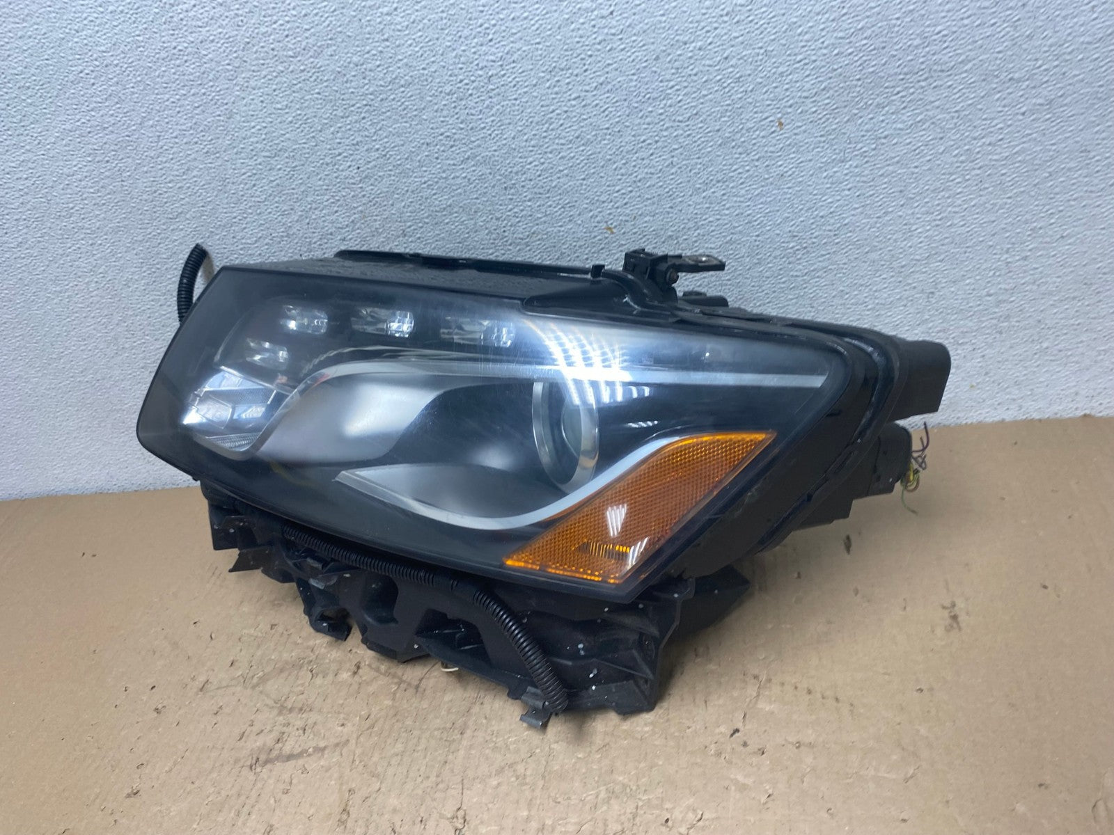 2009-2012 Audi Q5 Left Driver LH Side Xenon HID Headlight AF4233 LK1