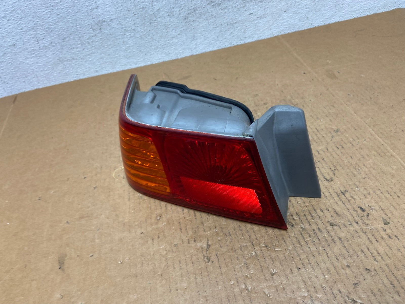 2000 to 2001 Toyota Camry Tail Light Left Driver Lh Side AE0667 LK1