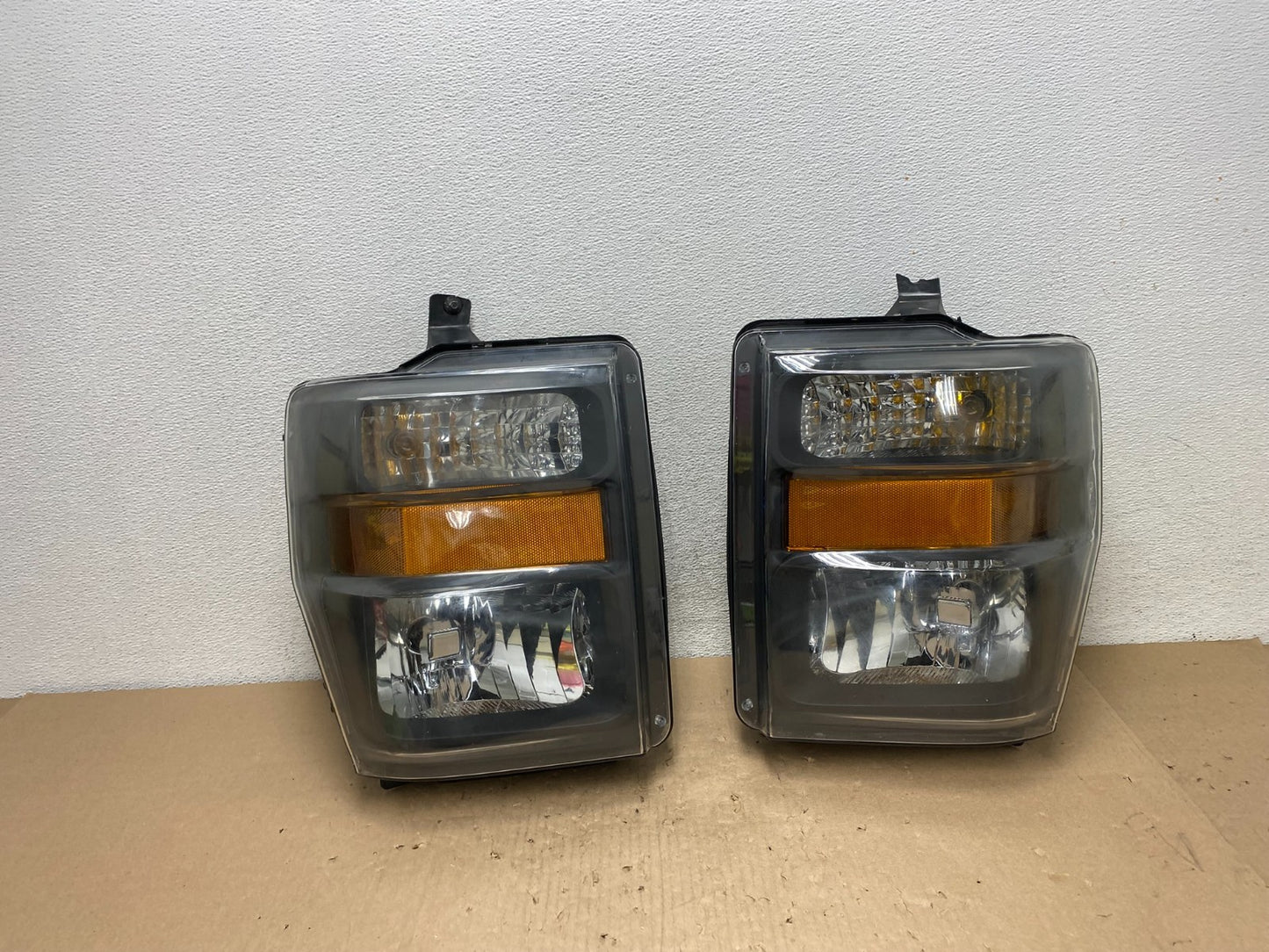 2008 to 2010 Ford F250 Super Duty Left+Right Side Headlights AG6791 DW0