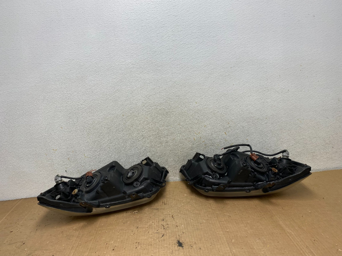 2004 2005 2006 Toyota Highlander Headlights Left+Right Side AI8982 DW8