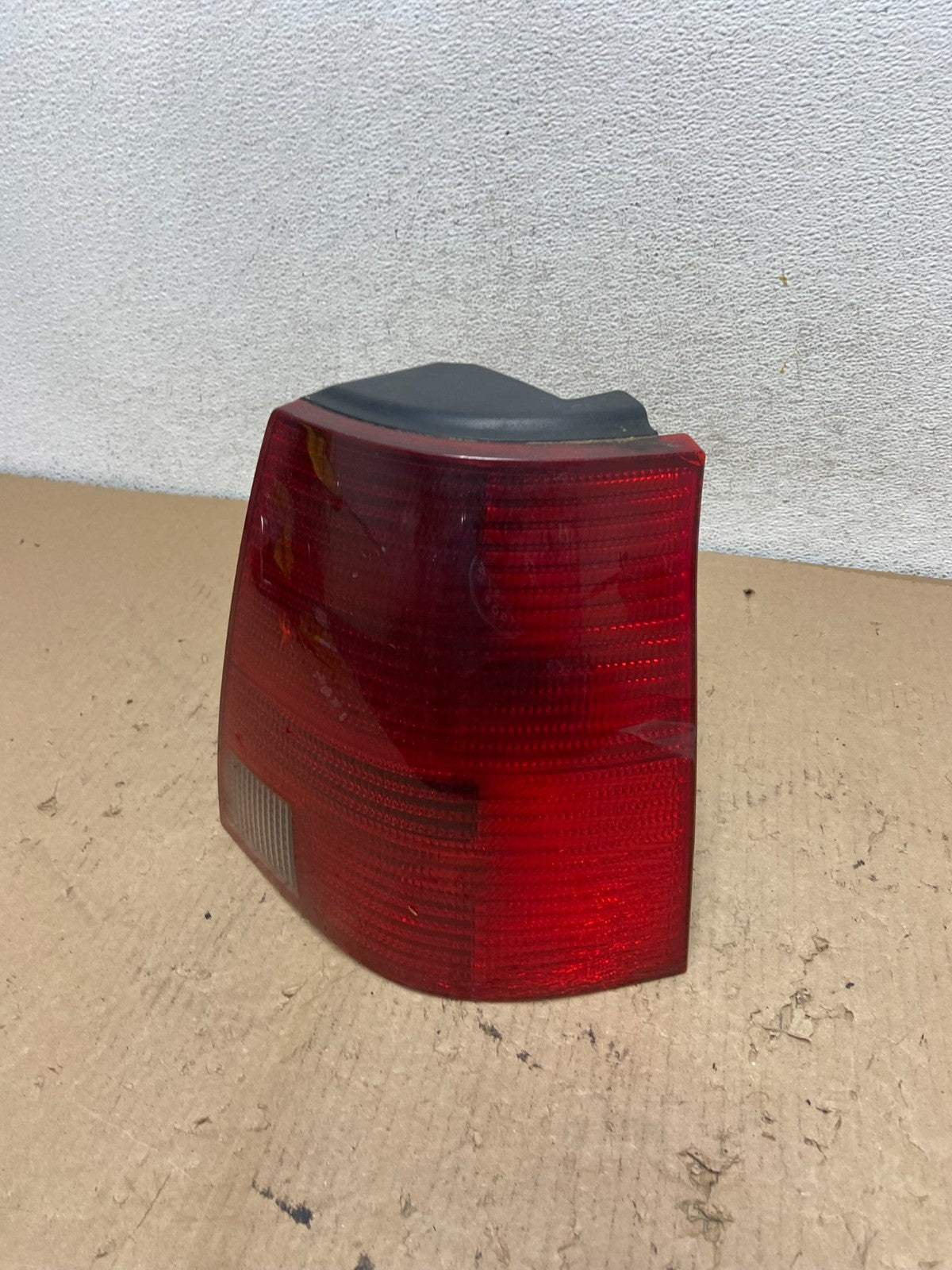 2003 2004 Volkswagen Jetta Wagon Right Passenger Side Tail Light AF42930