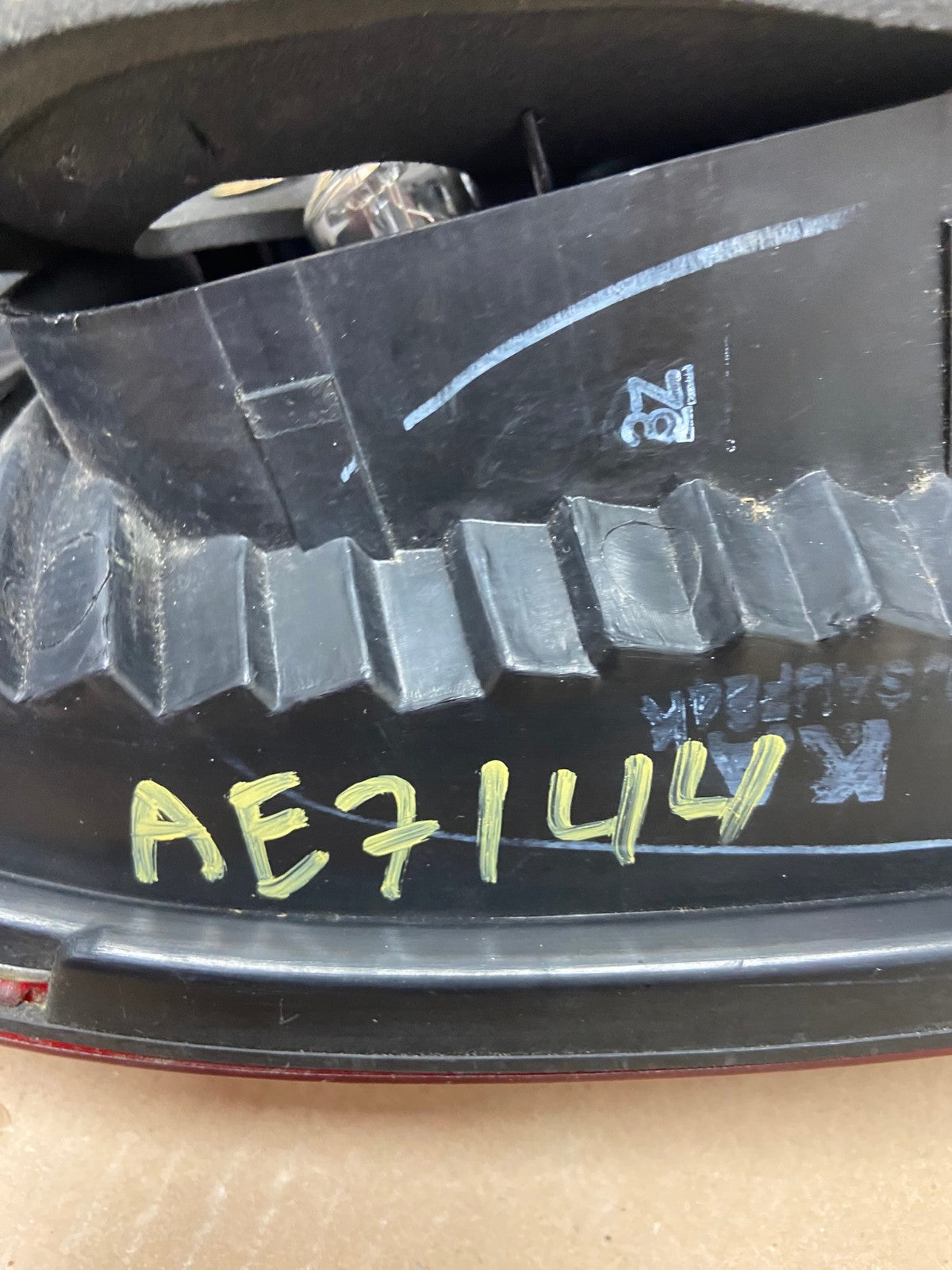 1998 to 2000 Honda Accord Sedan 4door Right RH Side Tail Light AE7144 LK6