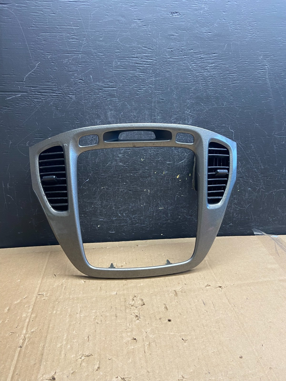 2001-2007 Toyota Highlander Radio Climate Dash Trim Bezel Air Vent AD2230 DG0