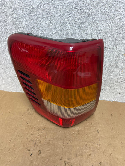 1999 - 2004 Jeep Grand Cherokee WJ Left Driver Lh Tail Light AD3089 LK0