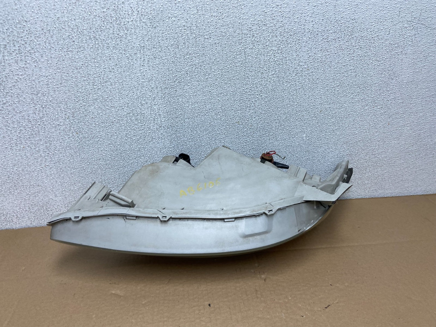 2002 to 2004 Toyota Camry Halogen Headlight Right Passenger Rh OEM AB6106 DW7