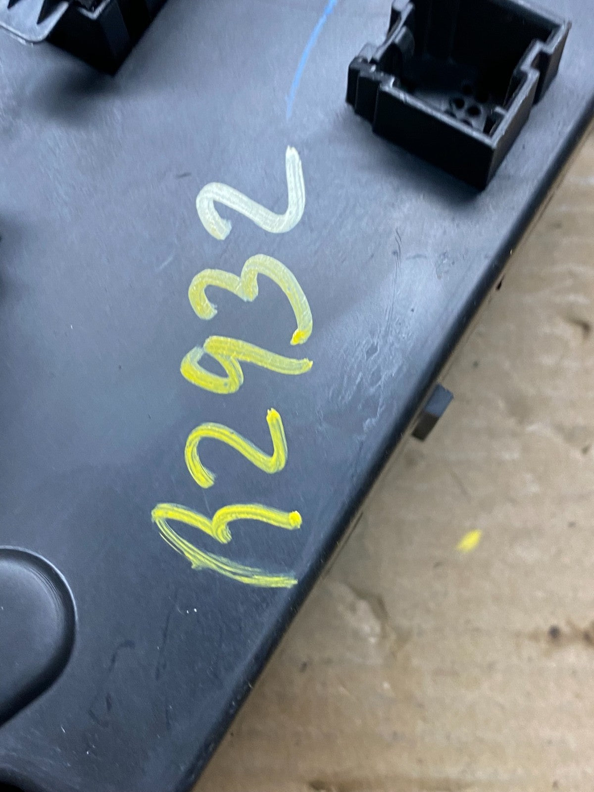 2010 to 2012 Nissan Armada QX56 Display Screen Information r2932 DG7