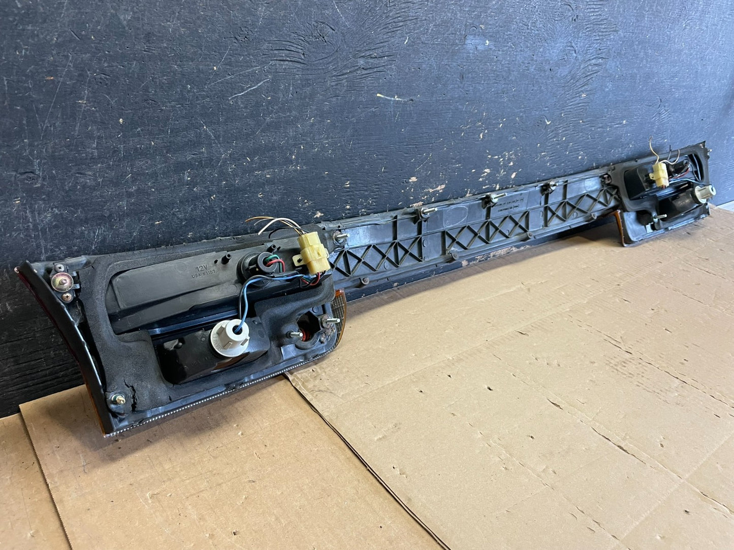 1995 to 1996 Subaru Legacy Wagon Trunk Mounted Center Tail Light Panel aa8894 DG6