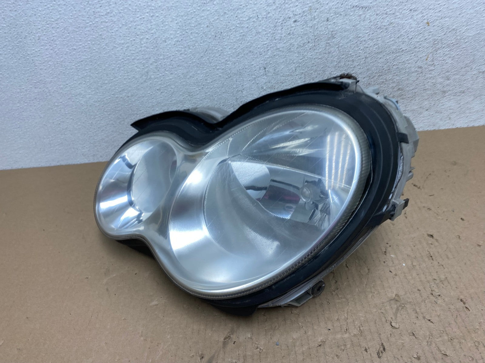 2005 to 2007 Mercedes-Benz C-Class Left LH Side Headlight AE8789 LK1