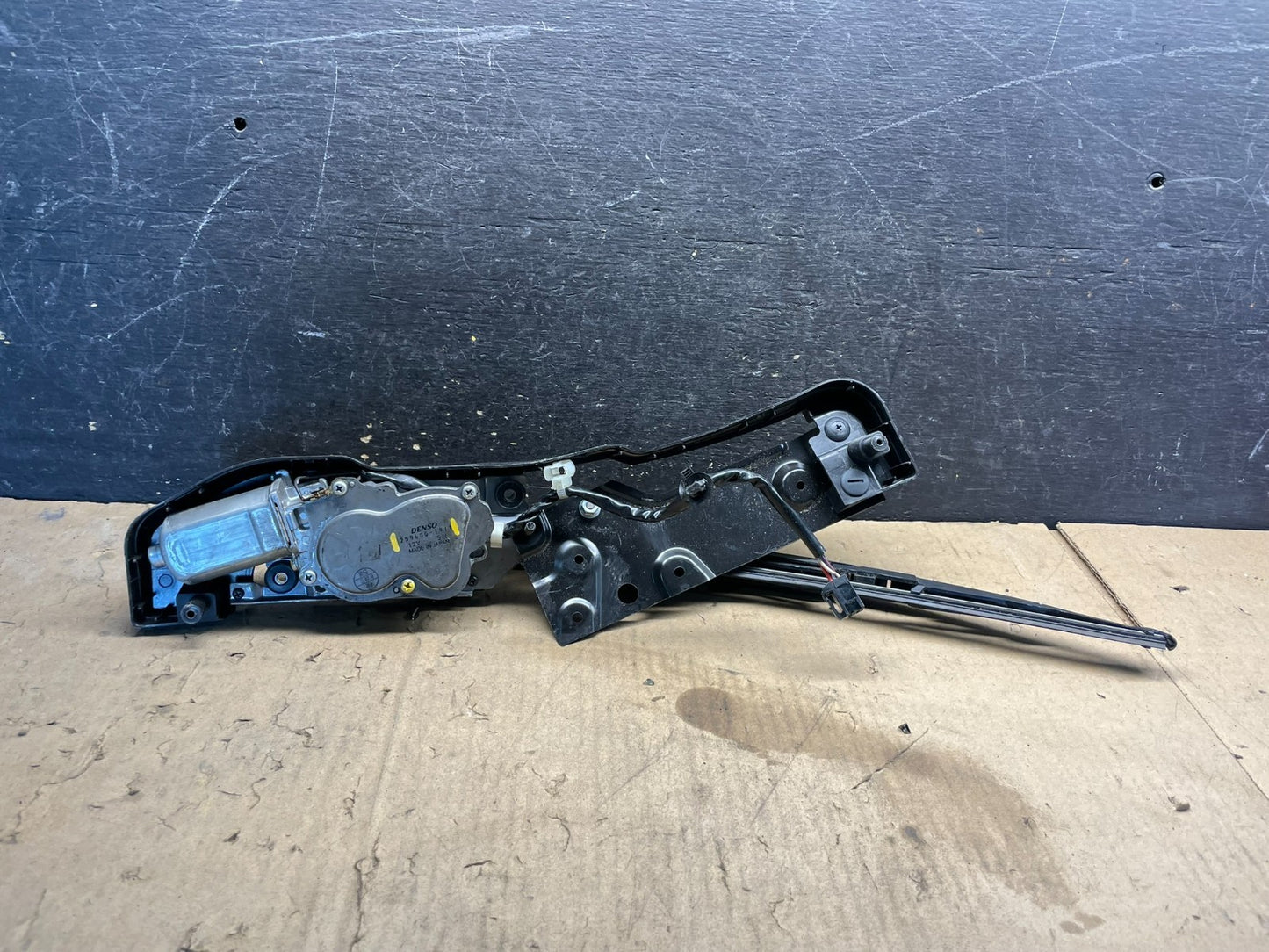 2004 to 2008 Mitsubishi Endeavor Rear Windshield Wiper Motor W7366 PS5