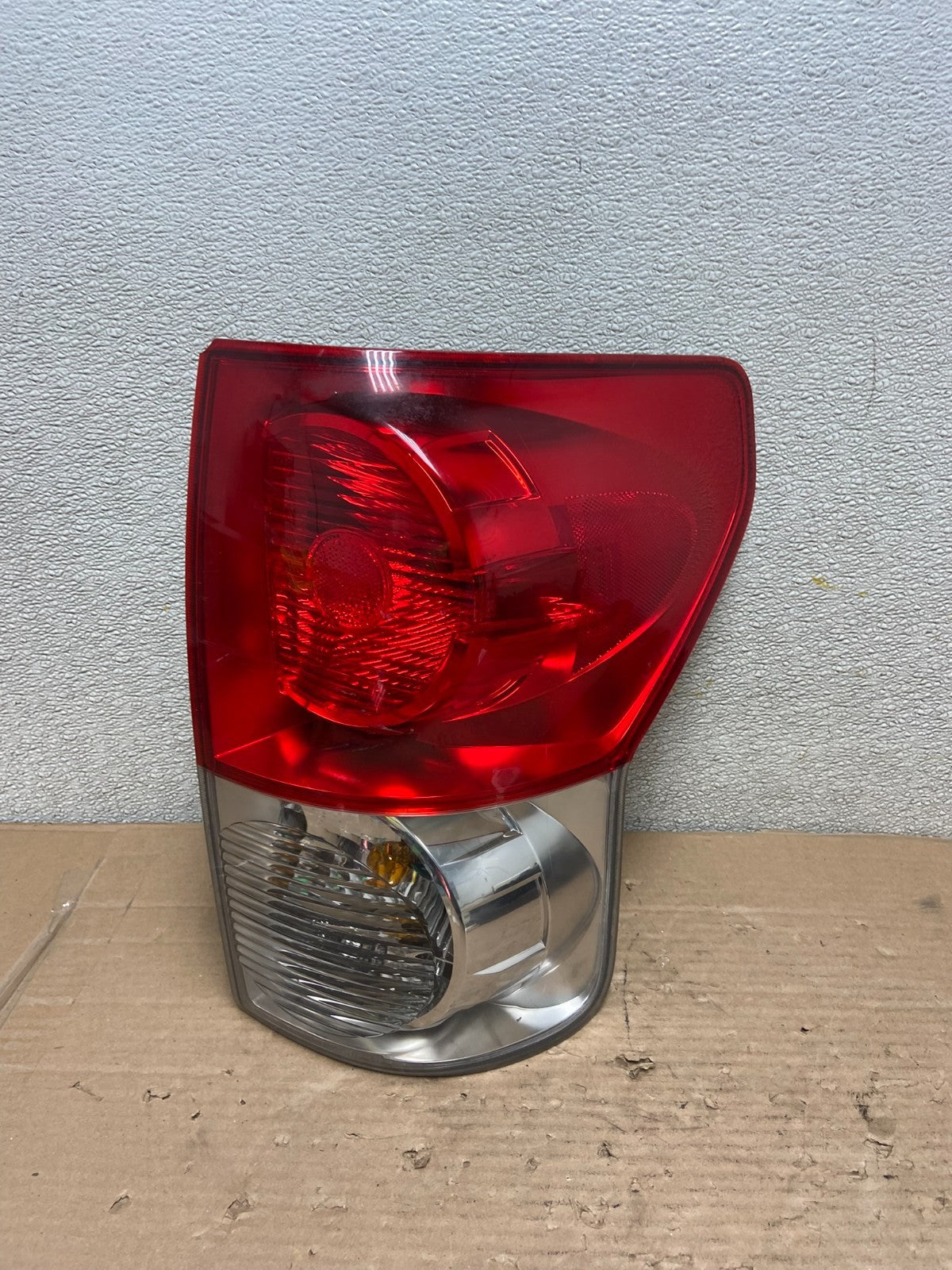 2007 to 2013 Toyota Tundra Right Passenger RH Tail Light AA9416 DG0