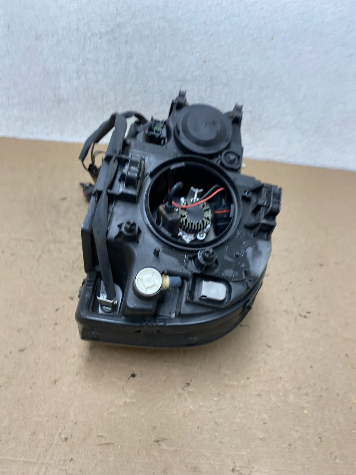 2003 to 2006 Volvo XC90 Right Passenger Rh Side Headlight Halogen AF5696 DW6
