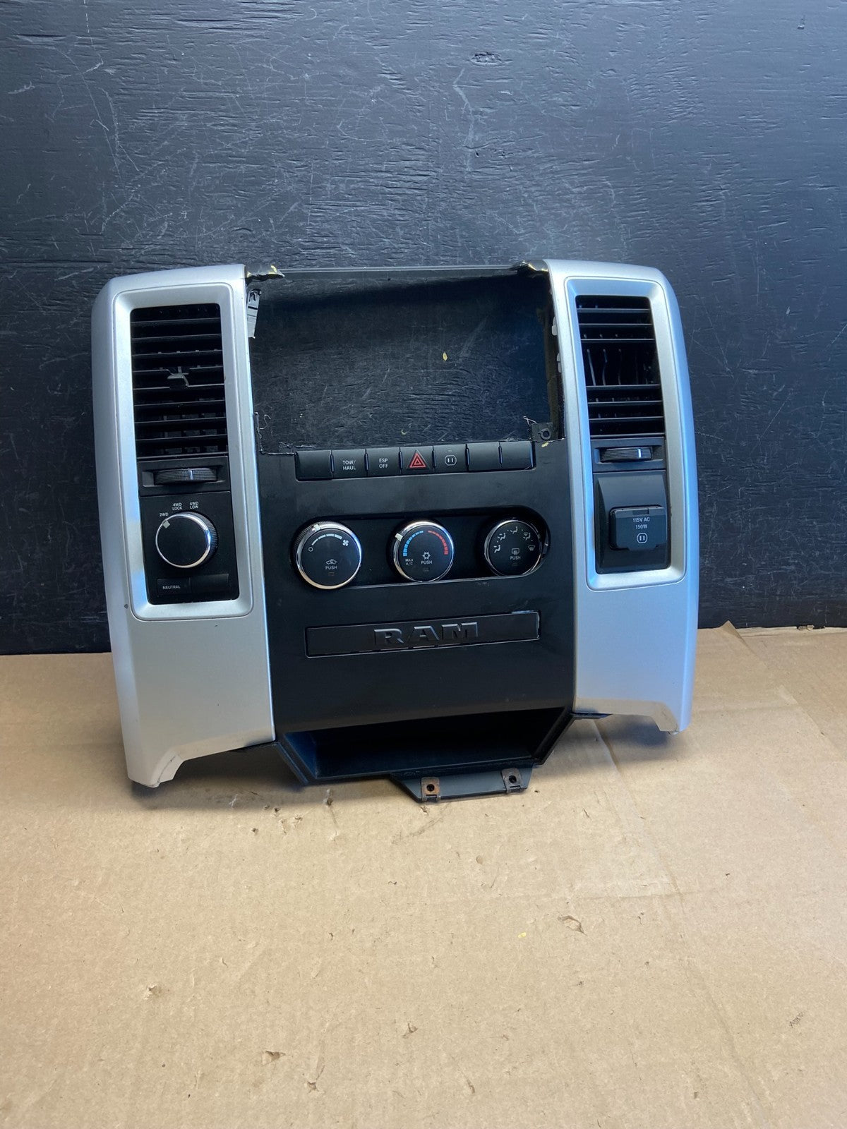 2009 to 2010 Dodge Ram 1500 Center Dash Radio Screen Climate Panel AI3231 DG0
