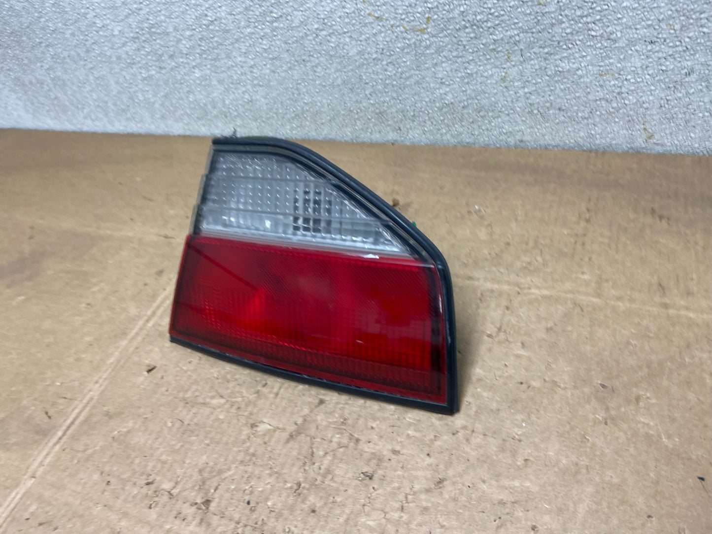 1997 to 1998 Mitsubishi Galant Right Passenger RH Inner Tail Light Oem y5952 DG1