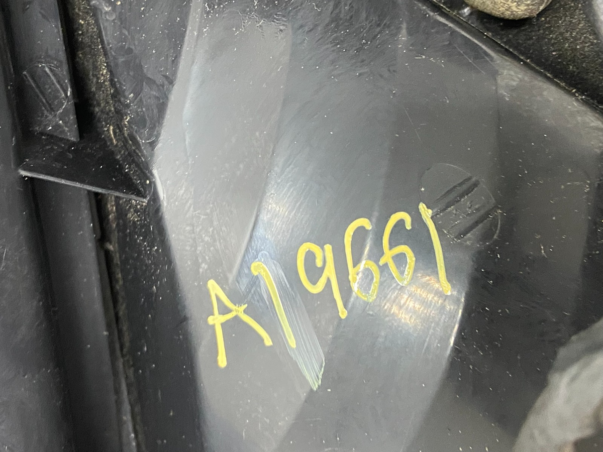 2000 to 2003 Ford Taurus Right Passenger Rh Side Tail Light AI9661 LK7